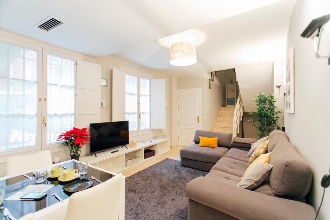Wide With Terrace- 2bd 1bth- Santa Cruz Seville