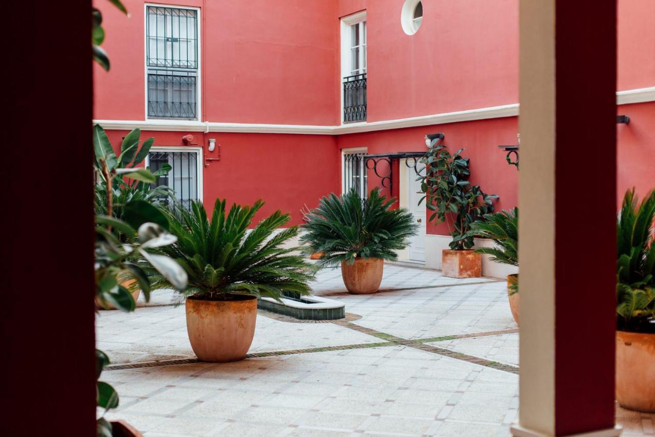 Wide With Terrace- 2bd 1bth- Santa Cruz *