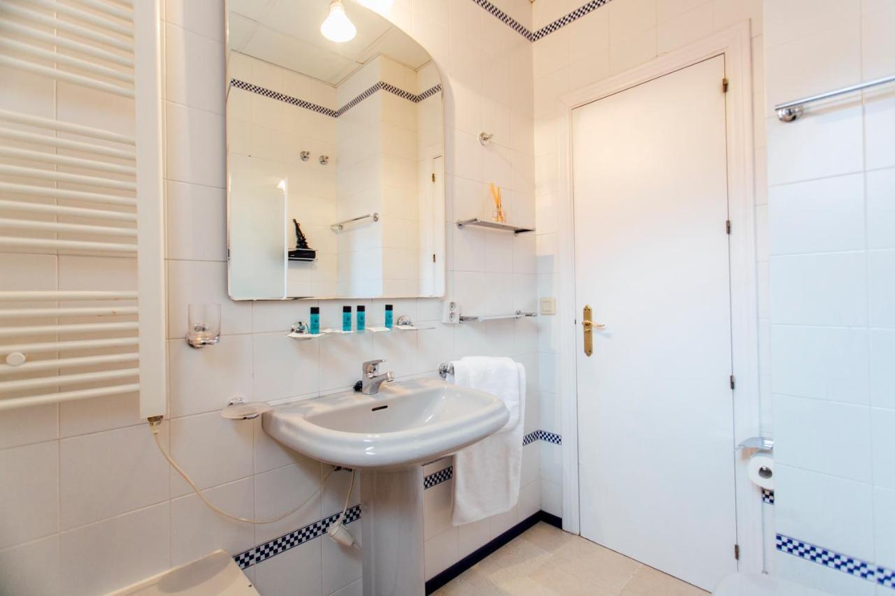 Apartment Wide With Terrace- 2bd 1bth- Santa Cruz *