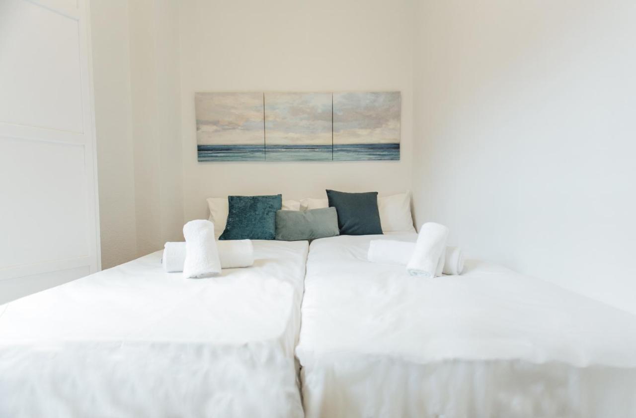 Wide With Terrace- 2bd 1bth- Santa Cruz