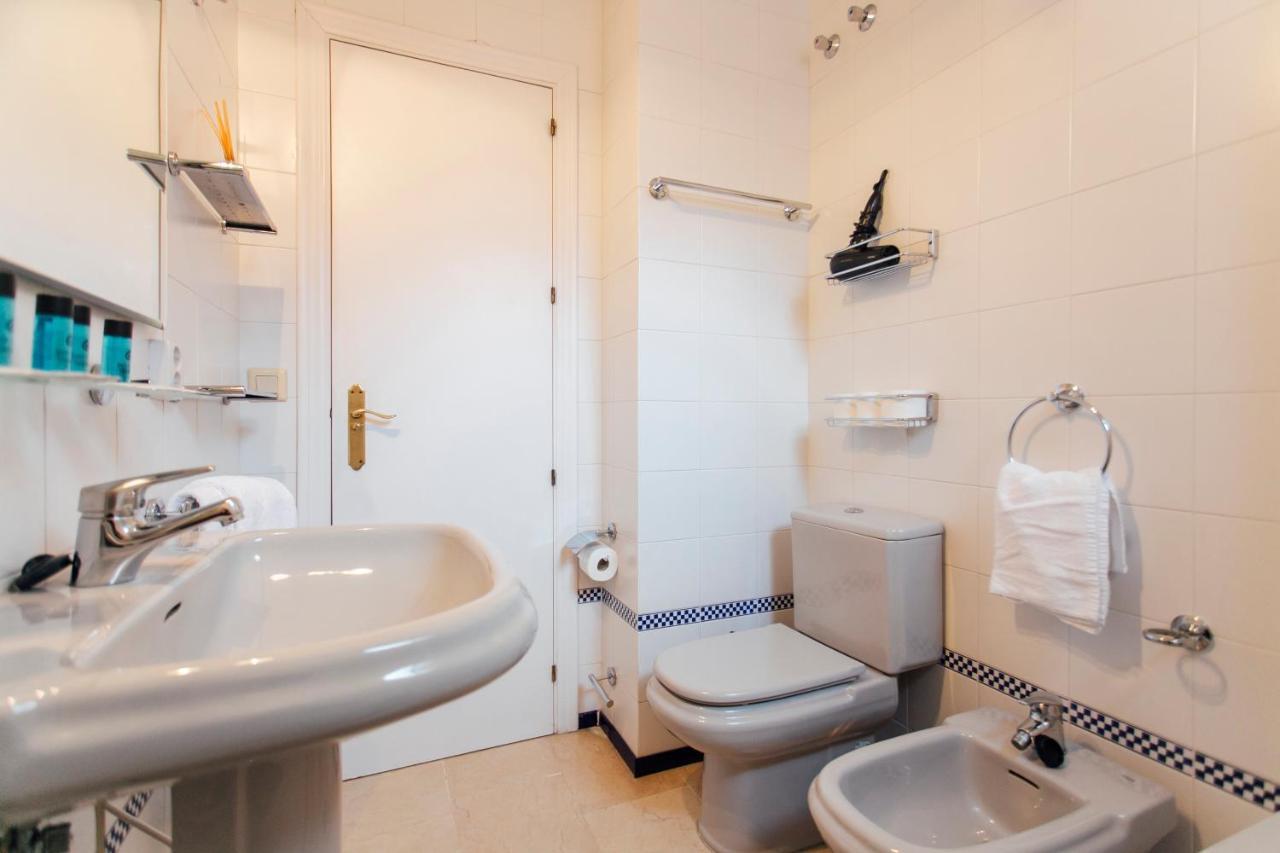 Wide With Terrace- 2bd 1bth- Santa Cruz Apartment *