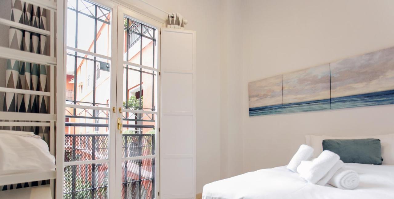 Wide With Terrace- 2bd 1bth- Santa Cruz Apartment